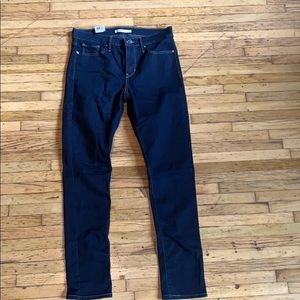 Levi Mid Rise shaping skinny jean W29 L30